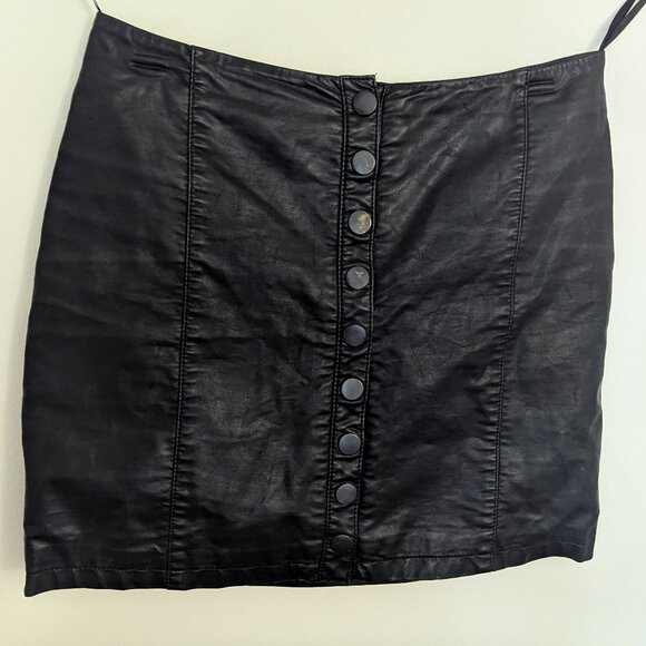 Free People vegan leather oh snap skirt black size 6 - Picture 2 of 8